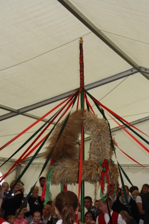 Erntefest - Bändertanz